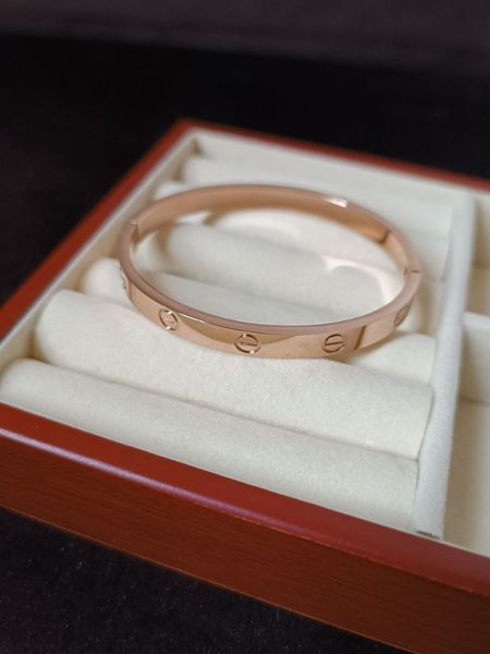 Браслет жіночий із медичної сталі рожеве золото з гвинтами Cartier 7000 фото