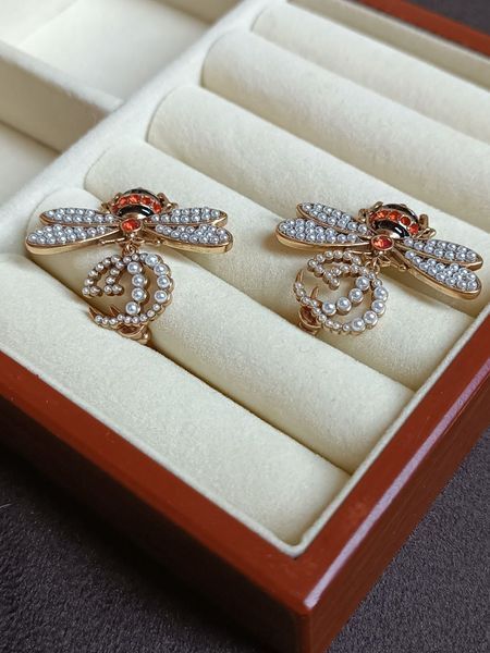 GUCCI Сережки жіночі із медичної сталі золотисті з камінням бджола 7014 фото